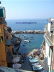 Cinque Terre Riomaggiore porto barca a vela